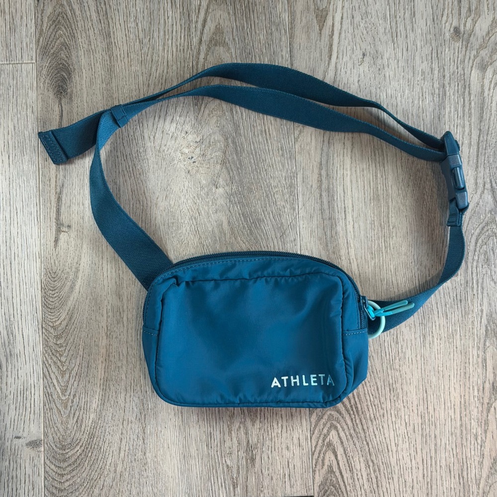Athleta Girl Teal Blue Nylon Belt Bag Crossbody Fanny Pack‎ 659528-11